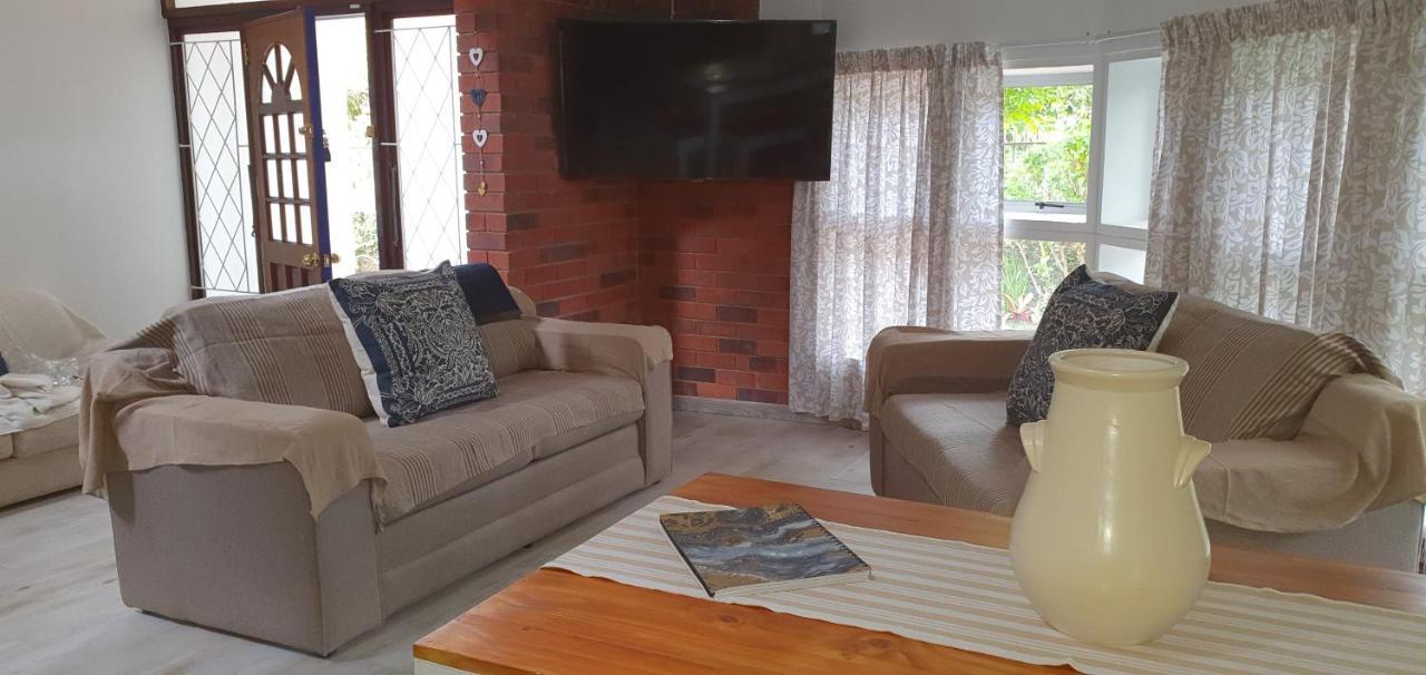 Summer Sand Holiday Cottages Scottburgh Exteriör bild